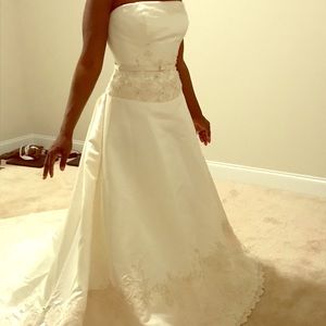 Beautiful ivory wedding gown.  Best offer!
